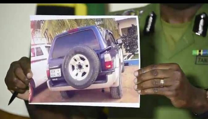 IGP Sirro akionesha gari lililofanya utekaji wa Mo Dewji